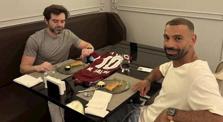 محمد صلاح ووكيل أعماله يشعلان التفاعل بـ "مزحة البقلاوة"