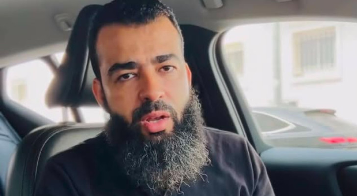 فنان مغربي معتزل يطالب بوقف تداول أغانيه (فيديو)