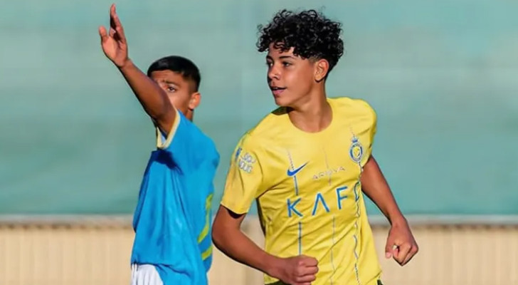كريستيانو جونيور يخطف الأنظار.. نسخة من والده في الملعب (فيديو)