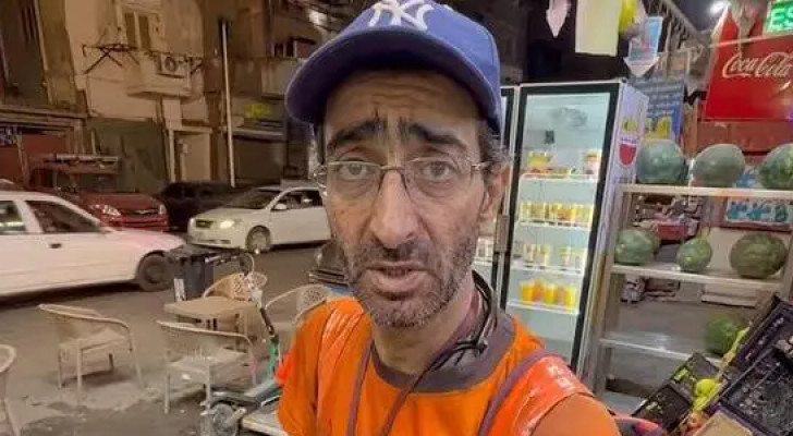 صيدلي صباحا وعامل توصيل مساء.. مصري يثير التفاعل
