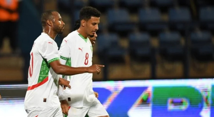 بصورة من المستشفى.. أوناحي يساند أيوب الكعبي في محنته الصحية