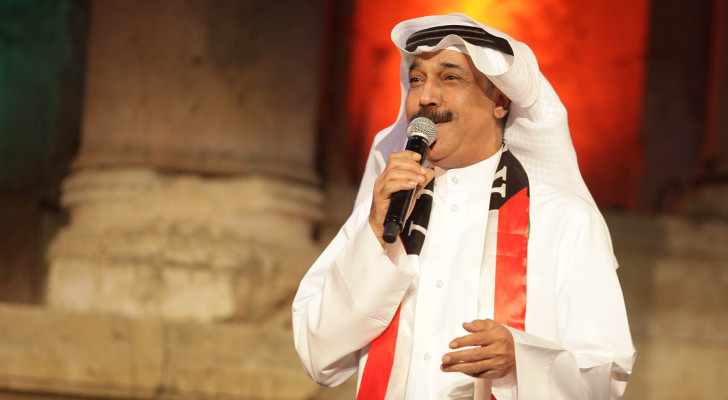 بالكاد يمشي.. آخر ظهور لـ عبدالله الرويشد يثير قلق جمهوره (فيديو)