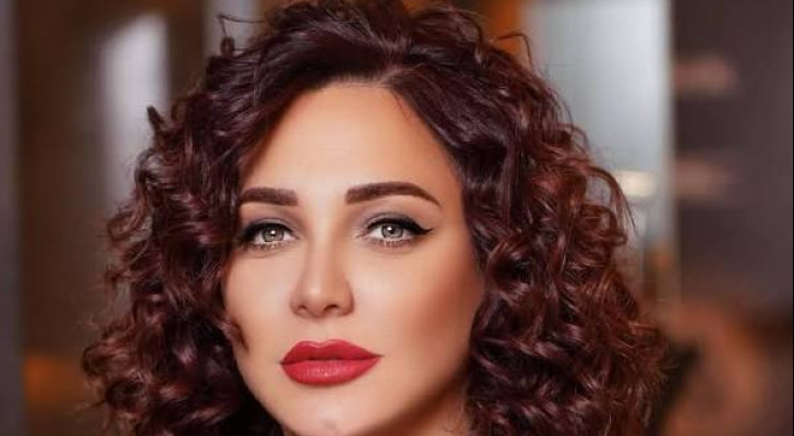 سلاف فواخرجي تعلق على عودة أصالة إلى سوريا