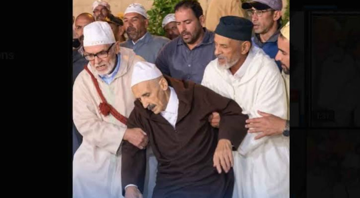 سقوط مفاجئ ينهي حياة الشاعر الأمازيغي عمر برغوث (فيديو)