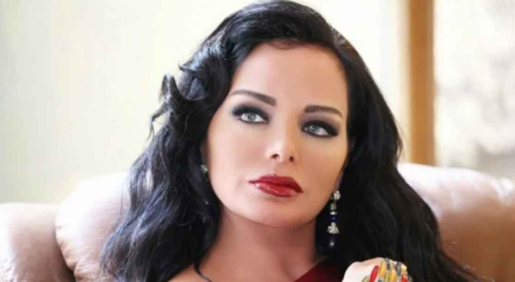 "ضربني".. تولين البكري تتهم سائق سيارة أجرة بالاعتداء عليها في دمشق