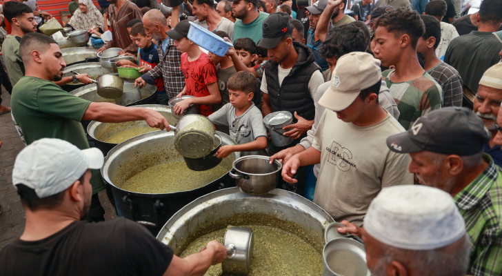 في غزة.. رحلة البحث عن الطعام معركة يومية من أجل البقاء