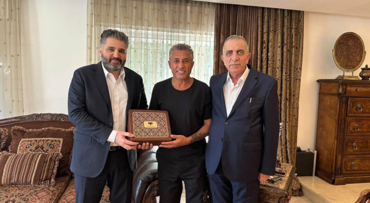 عمر العبداللات يحظى بتكريم وزير الثقافة السوري