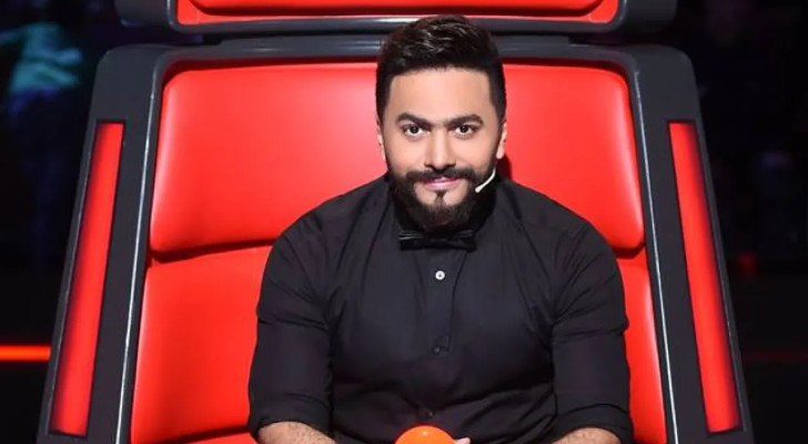 نجم "ذا فويس" الأردني يلتقي تامر حسني بعد 10 سنوات من الغياب (فيديو)
