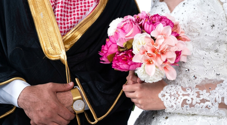 قصة وفاء.. تركته طفلا وعادت إلى السعودية لتراه عريسا بعد 21 عاما
