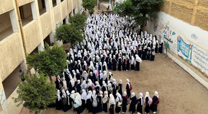 "فيديو" اشتباك طالبات داخل مدرسة في مصر يثير التساؤلات