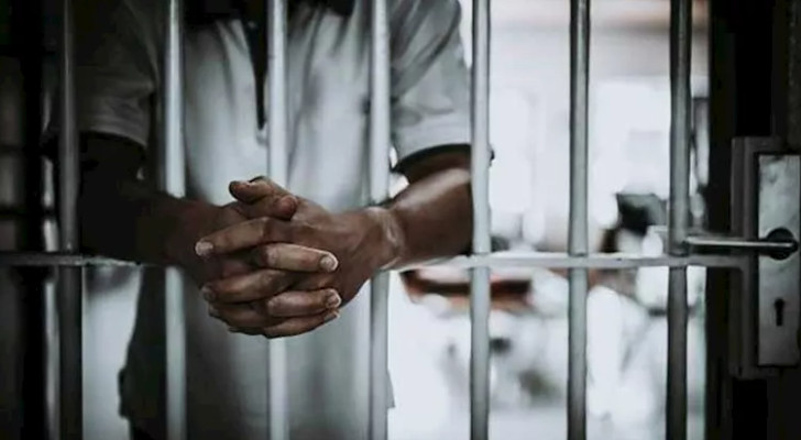 عبارة "أعطل من نتنياهو" تقود طبيبا إلى الحبس 6 أشهر